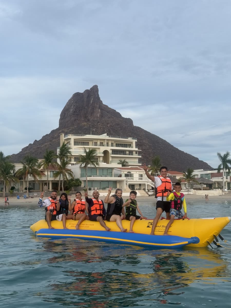 Paseo en banana en la bahía