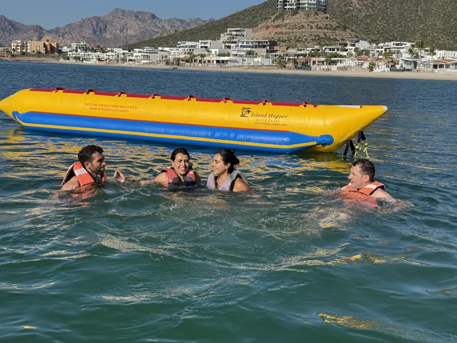 Paseo en banana en el Mar de Cortés